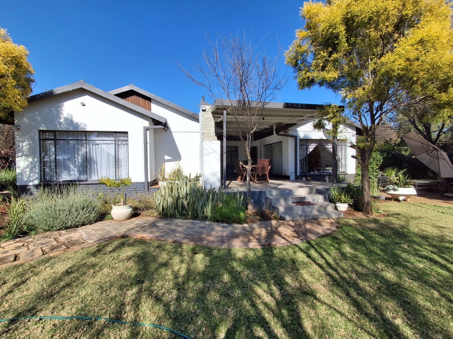 4 Bedroom Property for Sale in Flamwood North West